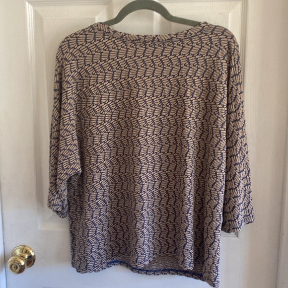 Habitat women’s size M blue and tan print slip on blouse top - Picture 3 of 5